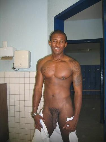 10P Naked black loves the thrill of masturbating outdoor