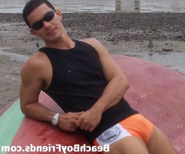 10P Young guys with hot bodies teasing well on the beach for fun