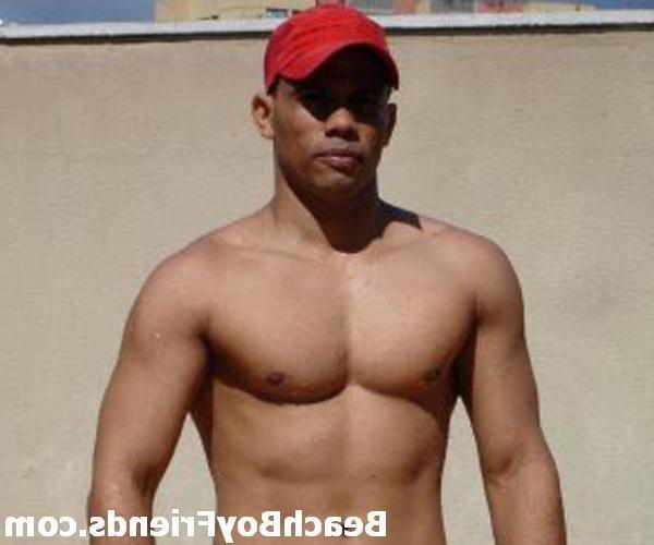 10P Hot pictures and videos of amateur guys by the Sea