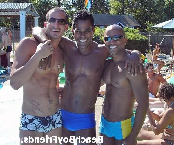 10P Hot pictures and videos of amateur guys by the Sea