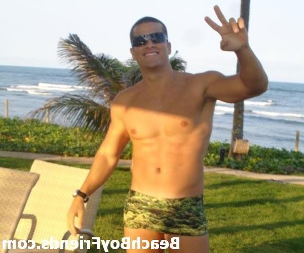 10P Hot pictures and videos of amateur guys by the Sea