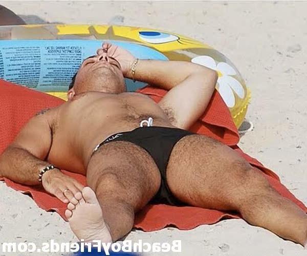 10P Good looking young amateur guys posing for you on the beach