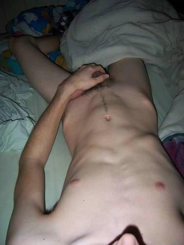 15P Random photos of twinks posing nude