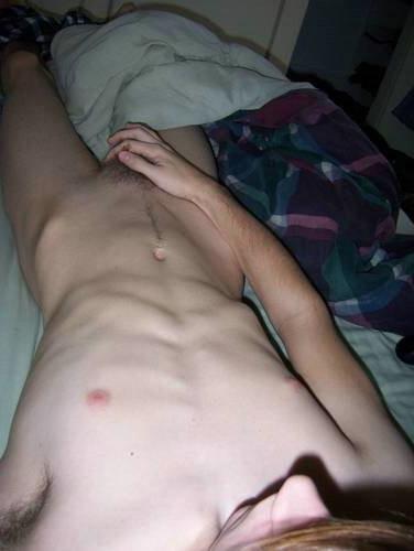 15P Random photos of twinks posing nude