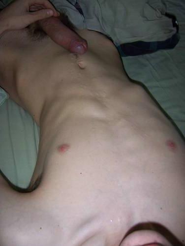 15P Random photos of twinks posing nude