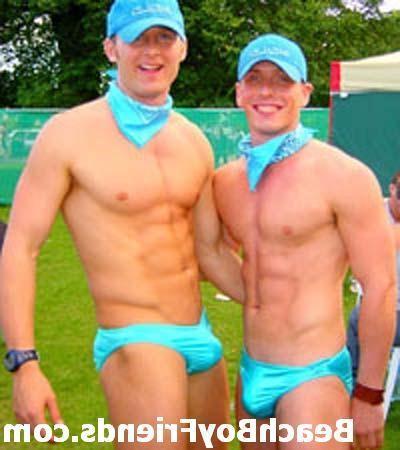 10P Sexy amatuer guys flaunt their masculine bodies at the beach
