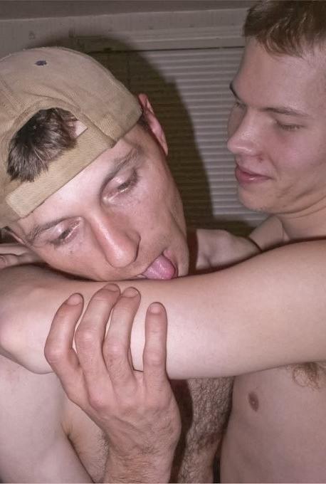20P Two unexperienced amateur dudes sucking and fucking in a kitchen
