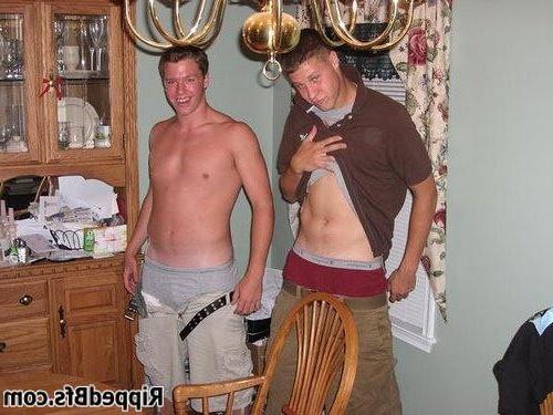 10P Sexy hunk proudly shows his muscular body on camera