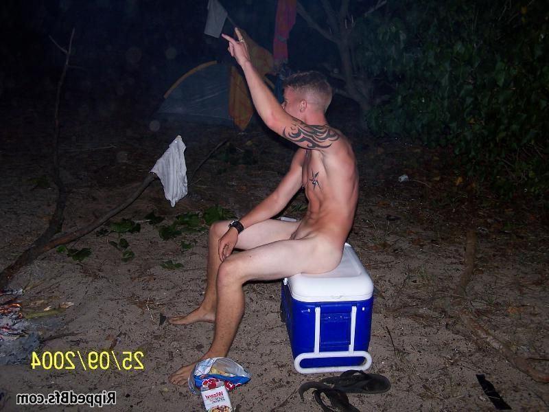 10P Sexy hunk proudly shows his muscular body on camera