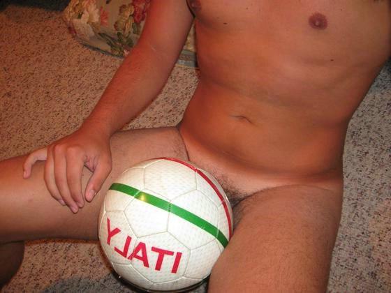 15P Self-shooting amateur guy naked pics
