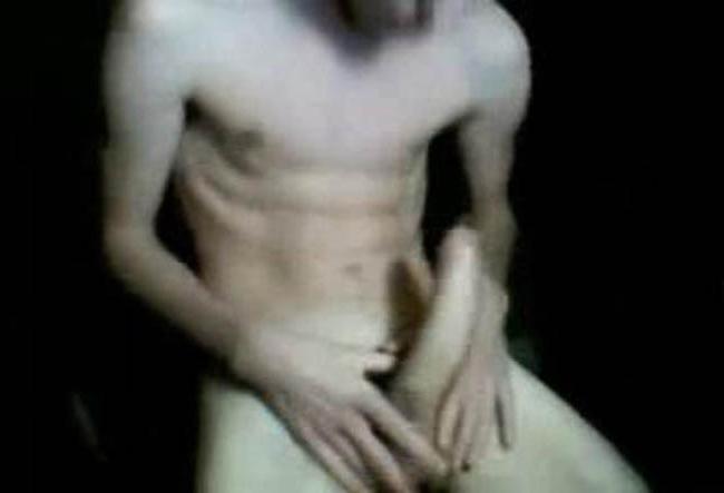 15P Dude showing off his cock on webcam