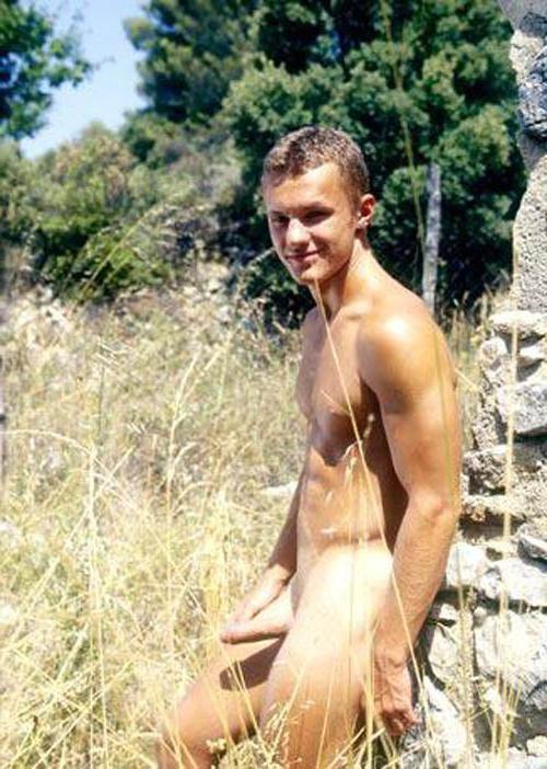 15P Cute twinks naked pics