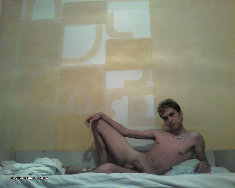 15P Amateur boyfriends strip naked