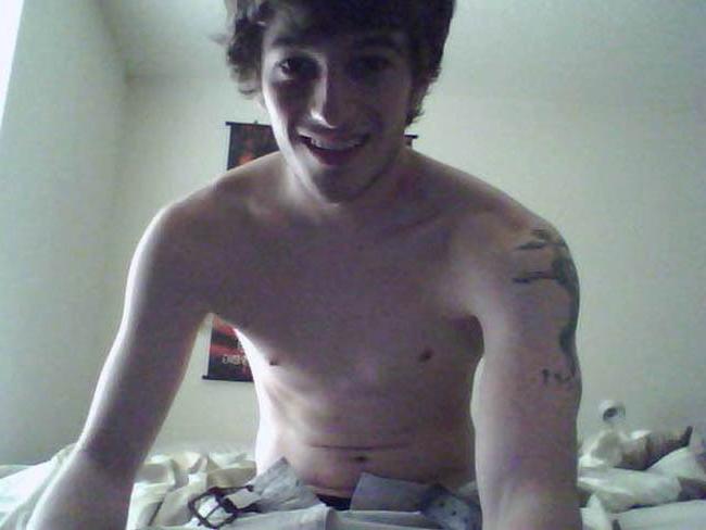 15P Amateur boyfriends strip naked