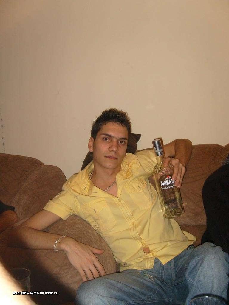 15P Amateur boyfriends strip naked
