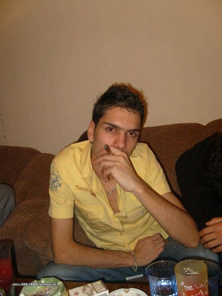 15P Amateur boyfriends strip naked
