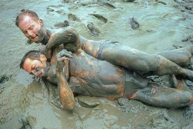 20P Muscle couple outdoor wrestling and thrusting the liquid mud