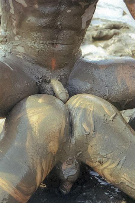 20P Muscle couple outdoor wrestling and thrusting the liquid mud