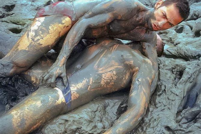 20P Muscle couple outdoor wrestling and thrusting the liquid mud