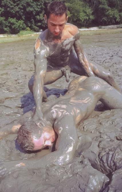 20P Muscle couple outdoor wrestling and thrusting the liquid mud