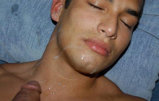 20P Couplq of smooth latino dudes sucking and facial cumming joy