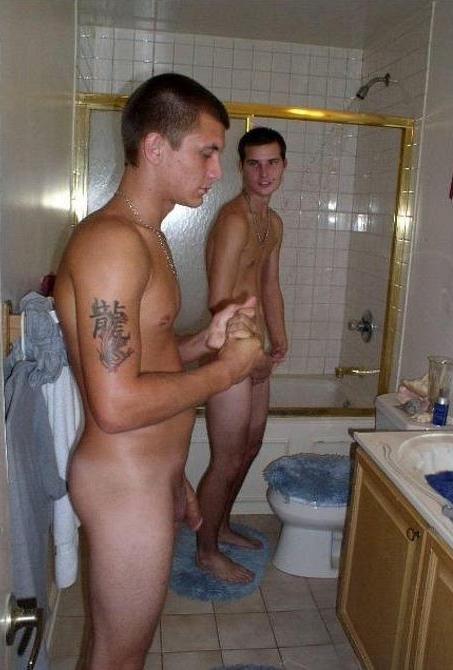 20P Two amateur college dudes enjoy peeing and taking a shower