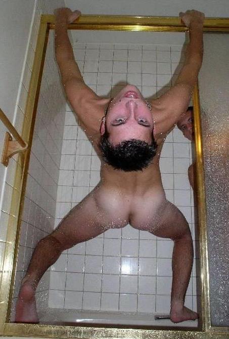 20P Two amateur college dudes enjoy peeing and taking a shower