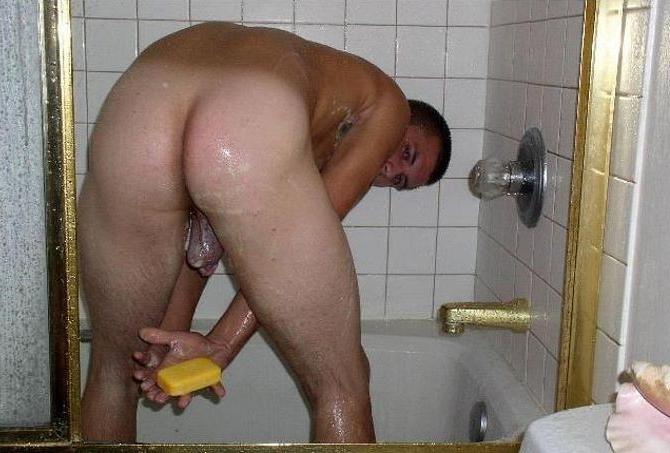 20P Two amateur college dudes enjoy peeing and taking a shower