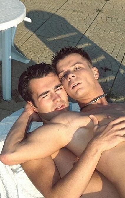 20P Two tanned twinks enjoy outdoor sucking and fucking delight