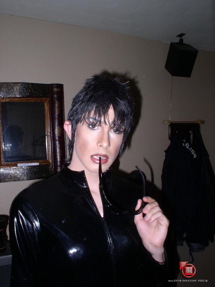 10P Bad boys are having fun doing some anal destructions
