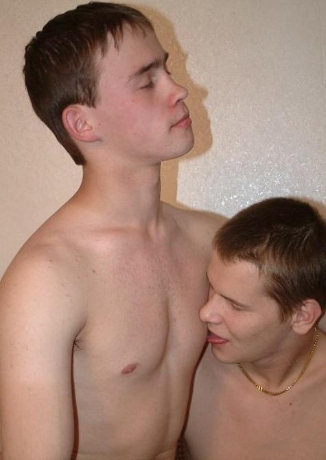 20P Two drunken college dudes enjoy sucking each others sweet cock