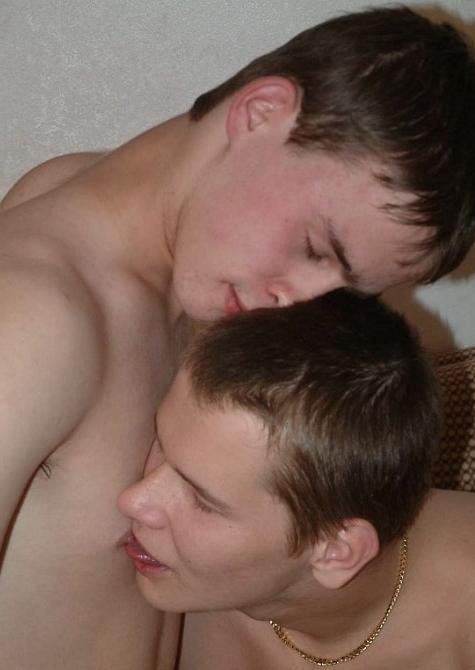 20P Two drunken college dudes enjoy sucking each others sweet cock