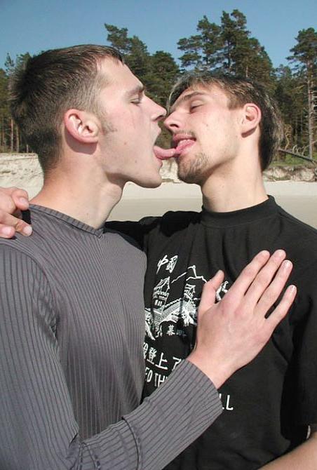 20P Two college twinks screwing and cumming gusto on the sea coast