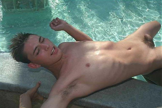 20P Ebony and euro twinks sucking, screwing and cumming by the pool