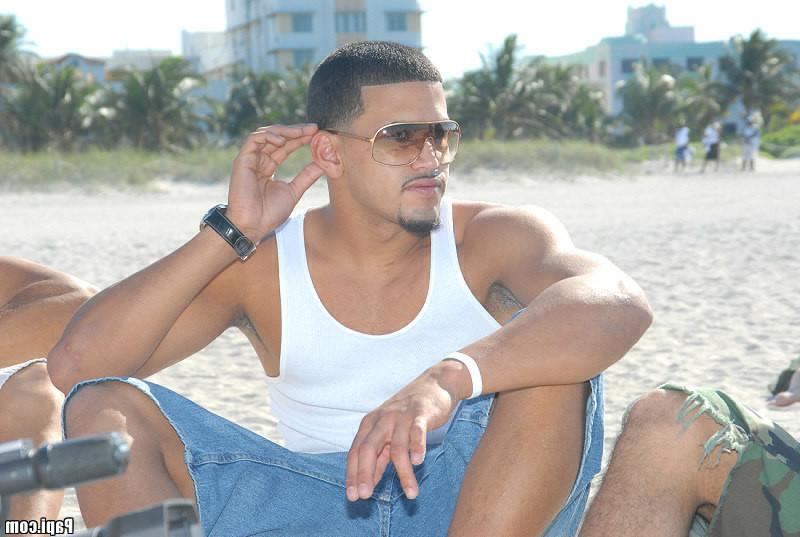 14P Cjheck out this hot beach party with hot gay men stutting their stuff and lookin