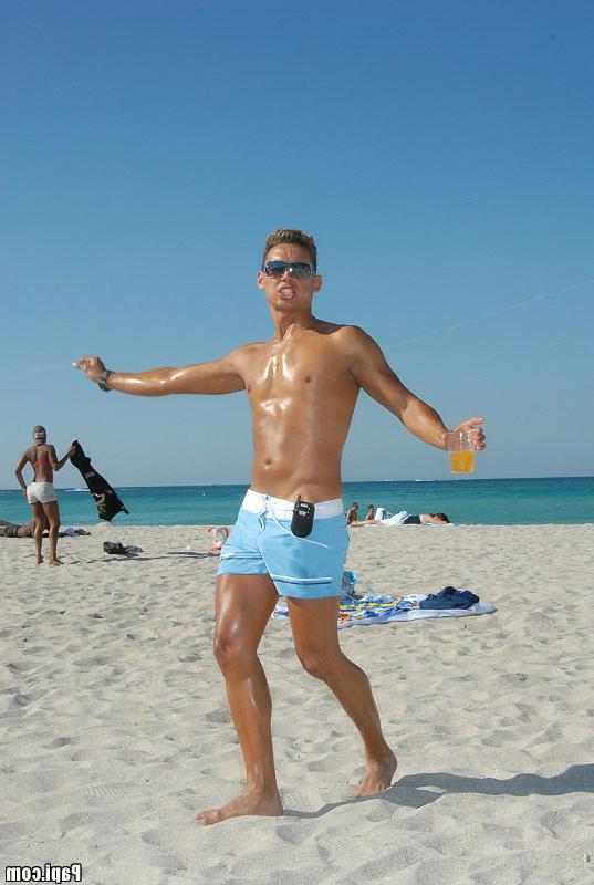 14P Cjheck out this hot beach party with hot gay men stutting their stuff and lookin