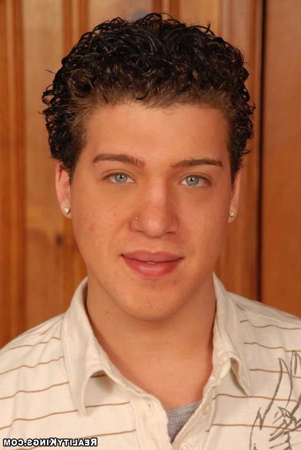 12P Check out thes hot horny gay boys looking to meet up for sex
