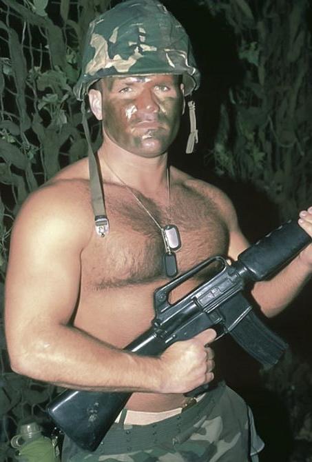 20P Military hunks enjoy sucking each others cock after service