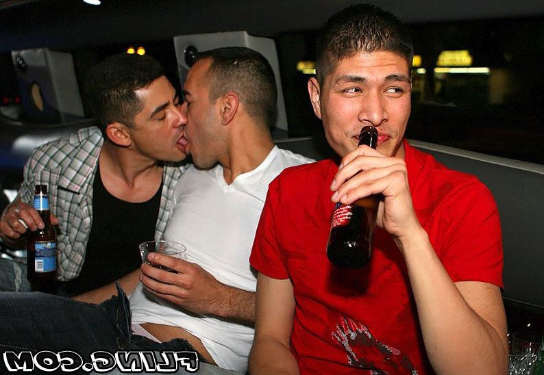 12P Chec out the worlds hottest gay men check it out