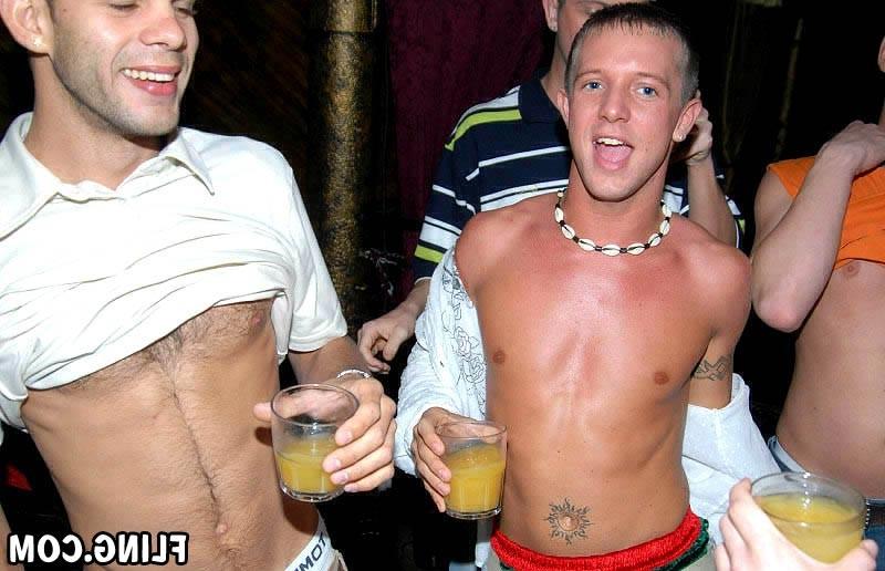 12P Hot gay dudes want to fuck and masterbate on cam check out these hot pics