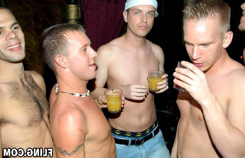 12P Hot gay dudes want to fuck and masterbate on cam check out these hot pics