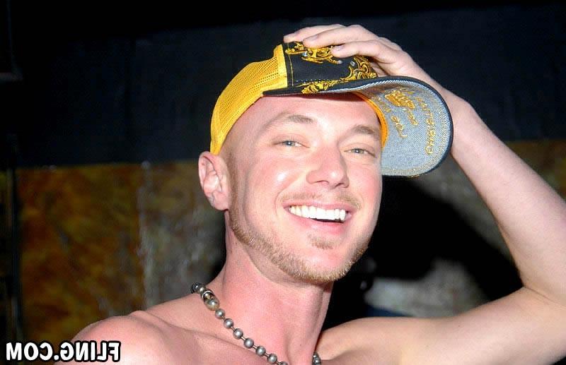 12P Hot gay dudes want to fuck and masterbate on cam check out these hot pics