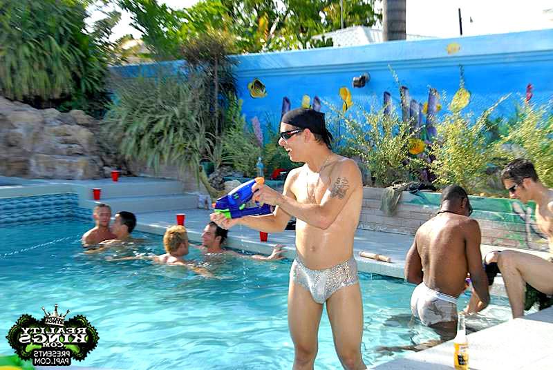 15P These crazy papis are goin full throttle in these hot poolparty pics