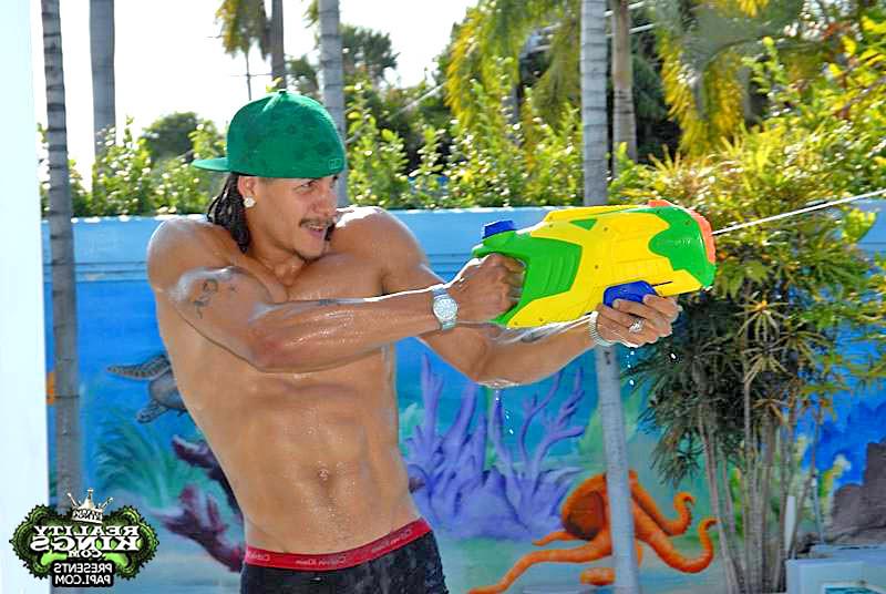 15P These crazy papis are goin full throttle in these hot poolparty pics