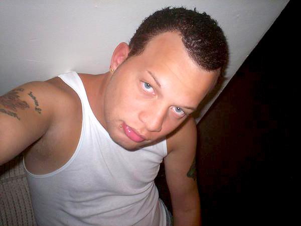 12P Come check out these hot gay boys take sexy pics of themselves