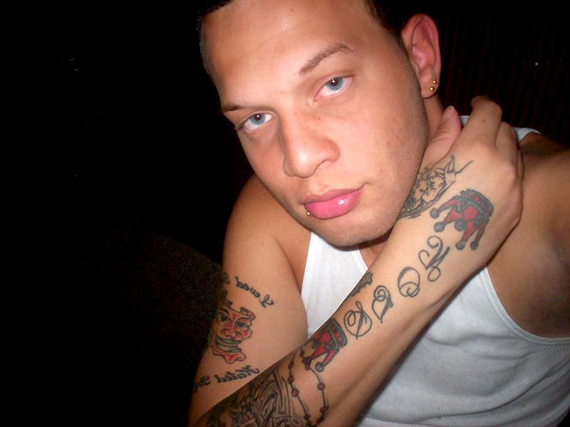 12P Come check out these hot gay boys take sexy pics of themselves