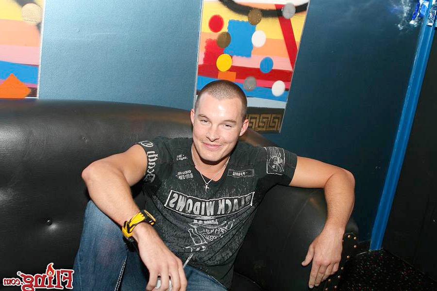 14P Sexy gay boys meet up for some hot flirting action in these hot amazing pics