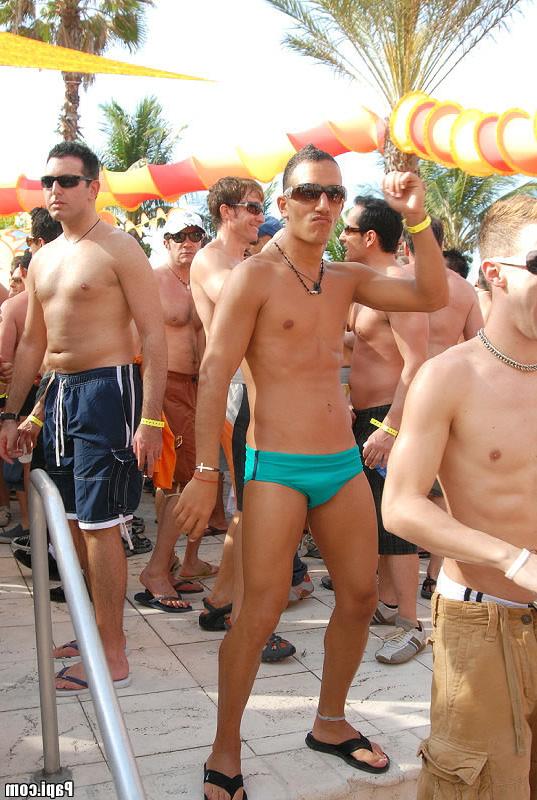 15P Chk out these hot horny parties with gay guys all over the place looking for a f
