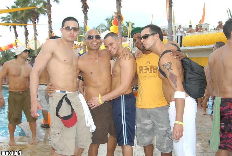 15P Chk out these hot horny parties with gay guys all over the place looking for a f