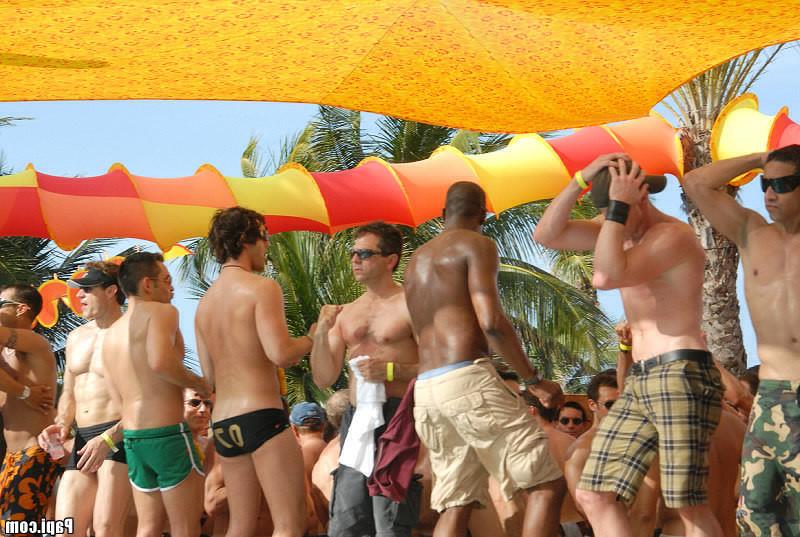 15P Chk out these hot horny parties with gay guys all over the place looking for a f